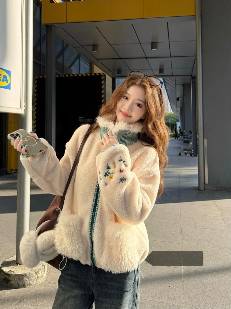 

Ladies Faion Lazy Sle Embroidered Thiened ort Coat with Faux Lamb Fur Collar Spring Initial New Arrival 2026