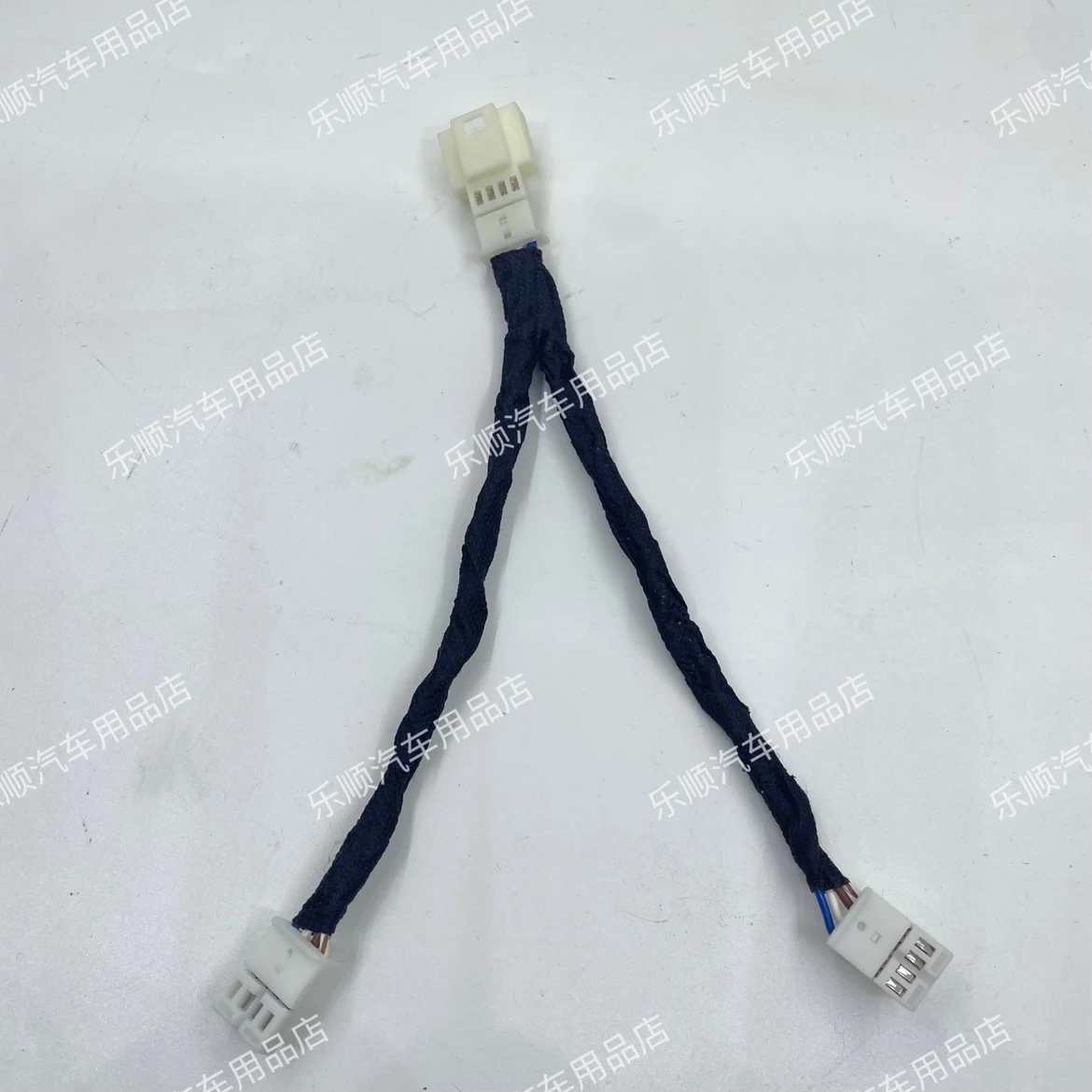 

Mercedes-Benz foot socket light wiring harness adapter cable one-to-two wiring harness 4P plug connector