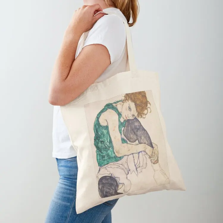 

Egon Schiele - Seated Woman with Legs Drawn Up (Adele Herms) (Sitzende Frau mit angezogenem Knie) 1917 Tote Bag canvas tote bag