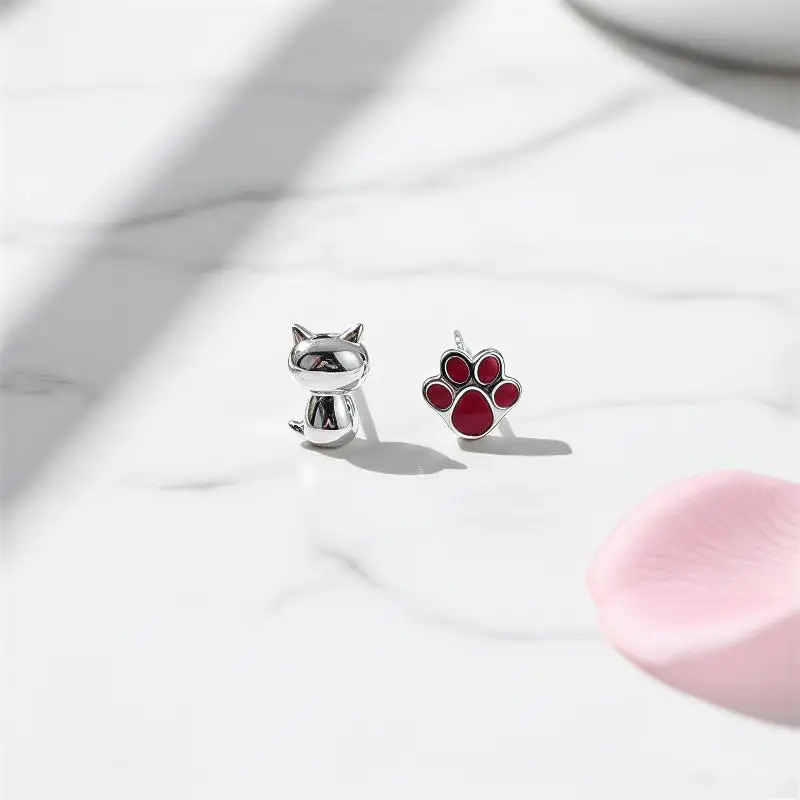 Creative Asymmetrical Epoxy 925 Silver Cat Cat Claw Female Stud Earrings E015
