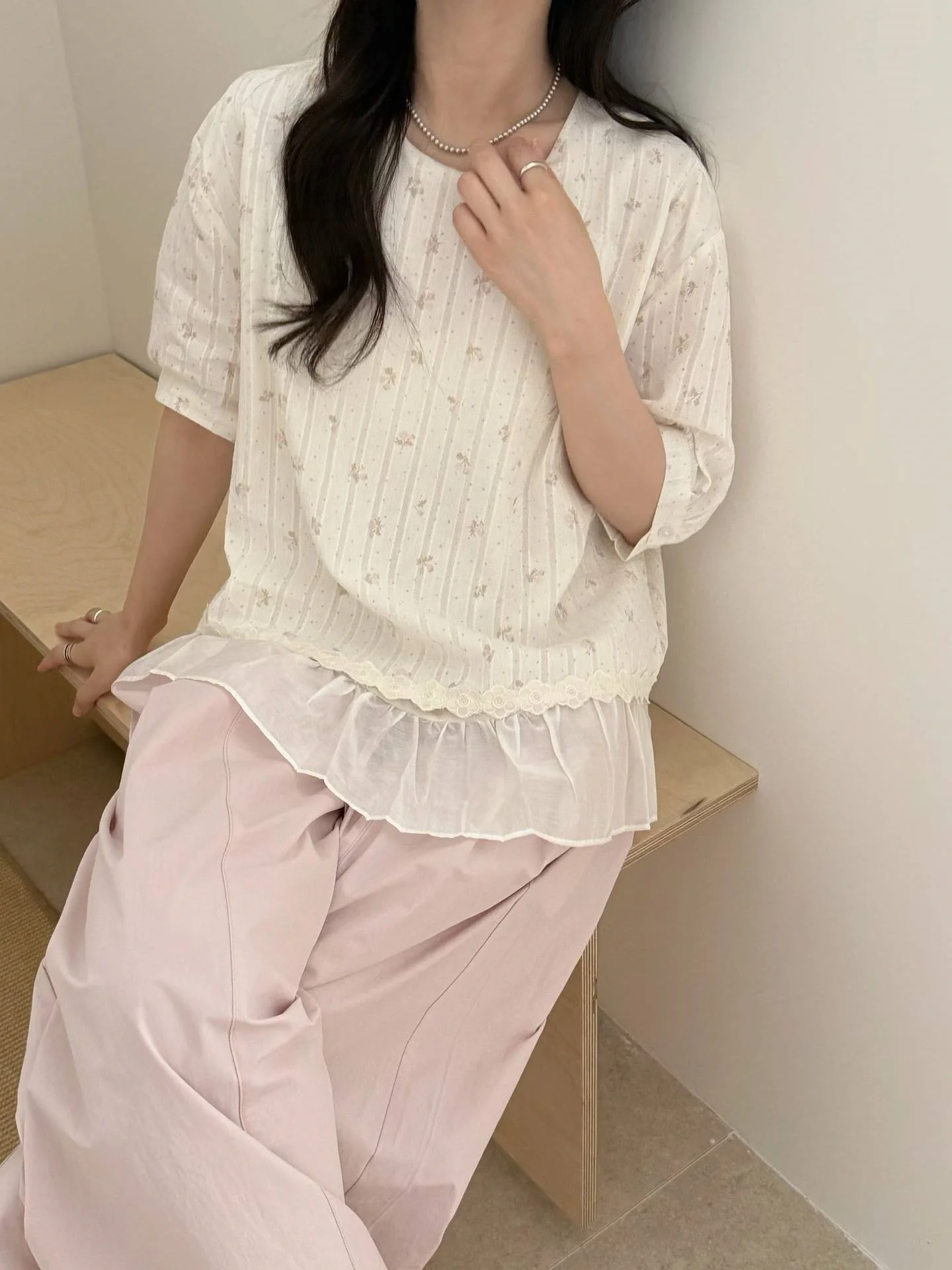 

Sweet Style Embroidered Floral Lace round Neck Short Sleeve Women's Top Breathable Comfortable Summer New Arrival Shirt