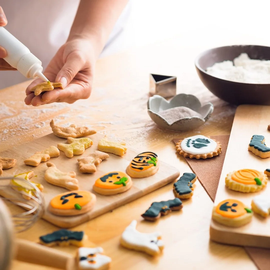 7pcs Halloween Cookie Cutter Set Cookie Shapes - Ghost, Bat, Pumpkin, Cat, Witch Hat, Skull - Metal Cookie Cutter for Baking Par