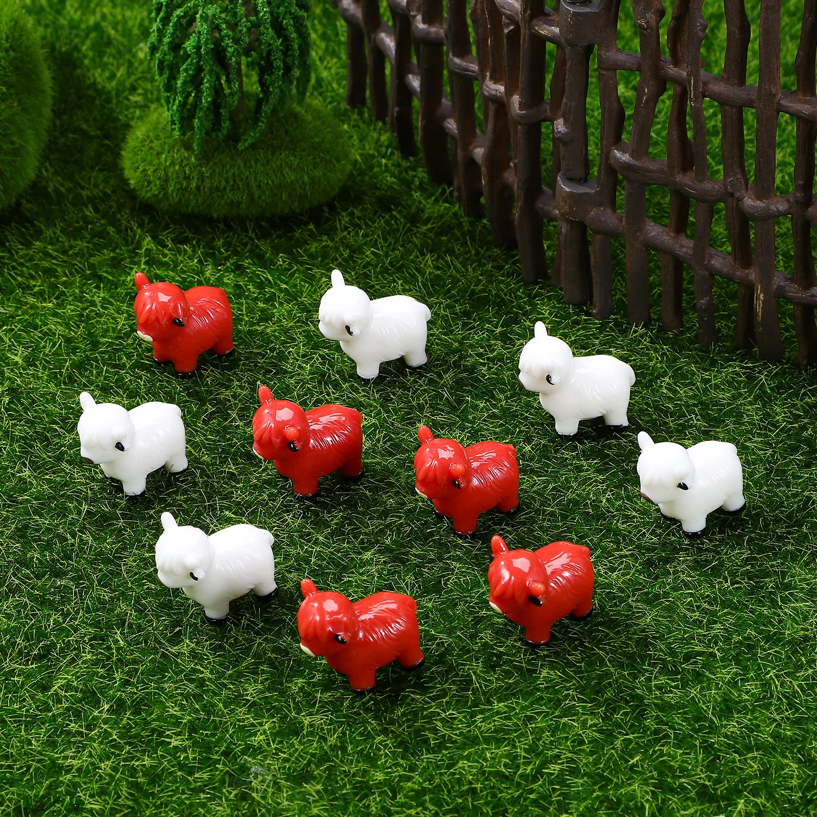 

10Pcs Mini Highland Cow Decorative Statues Cute Resin Animals for Desktop Garden Dollhouse Display Small Animal Ornaments