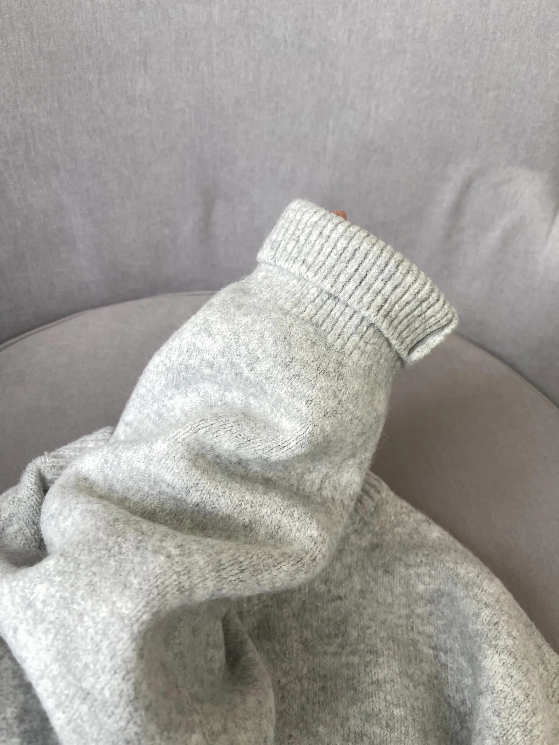 เสื้อสเวตเตอร์ถักสไตล์อเมริกันย้อนยุคสำหรับผู้หญิง ทรงหลวม ใส่ได้ทั้งฤดูใบไม้ร่วงและฤดูหนาว สไตล์ลำลอง คอกลม เนื้อผ้านุ่ม สวมใส่สบาย