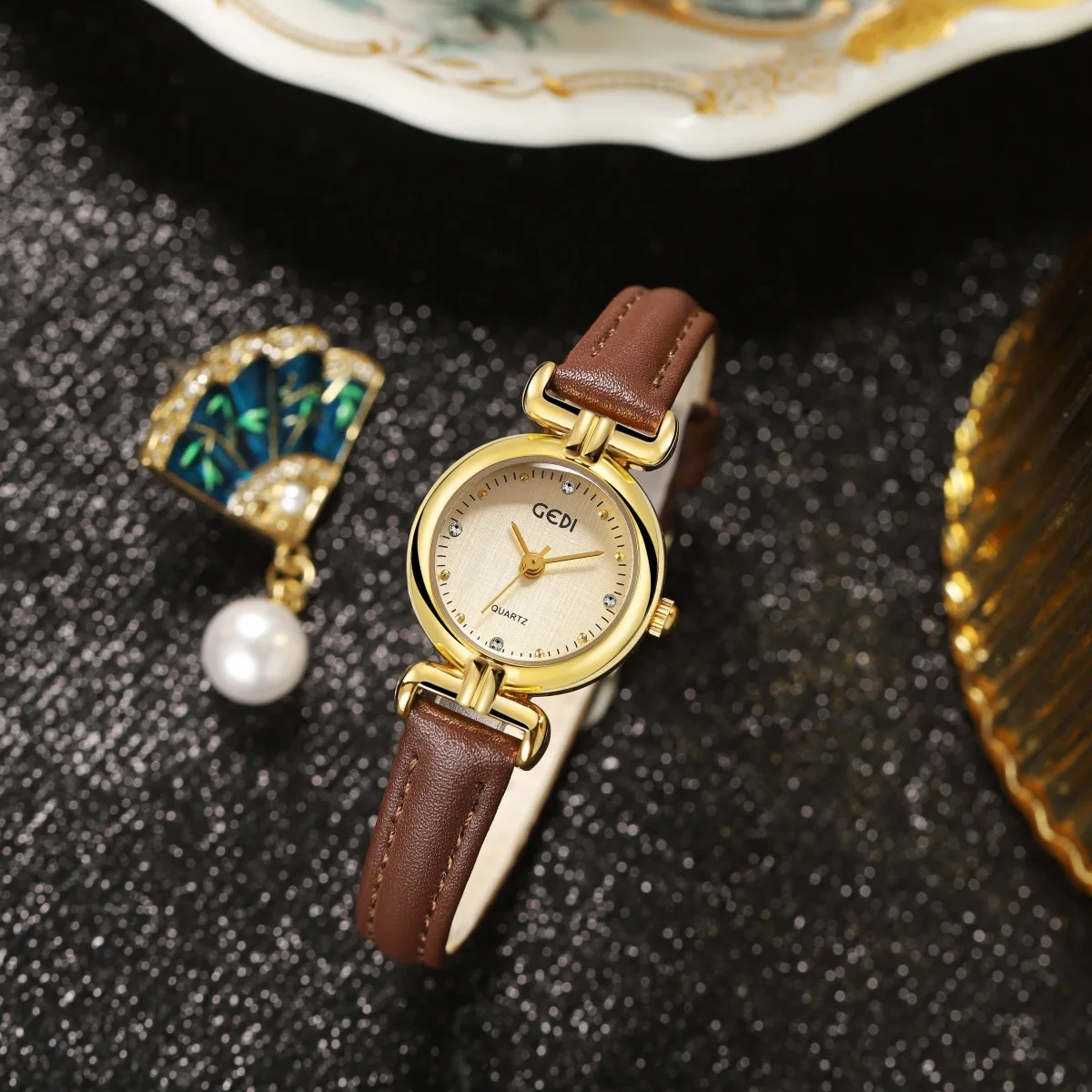 23mm Dial Women Small Quartz Watch Niche Elegant Orologio with Diamond Inlay Luxury Gold Case Clock Ladies Vintage Wristwatch