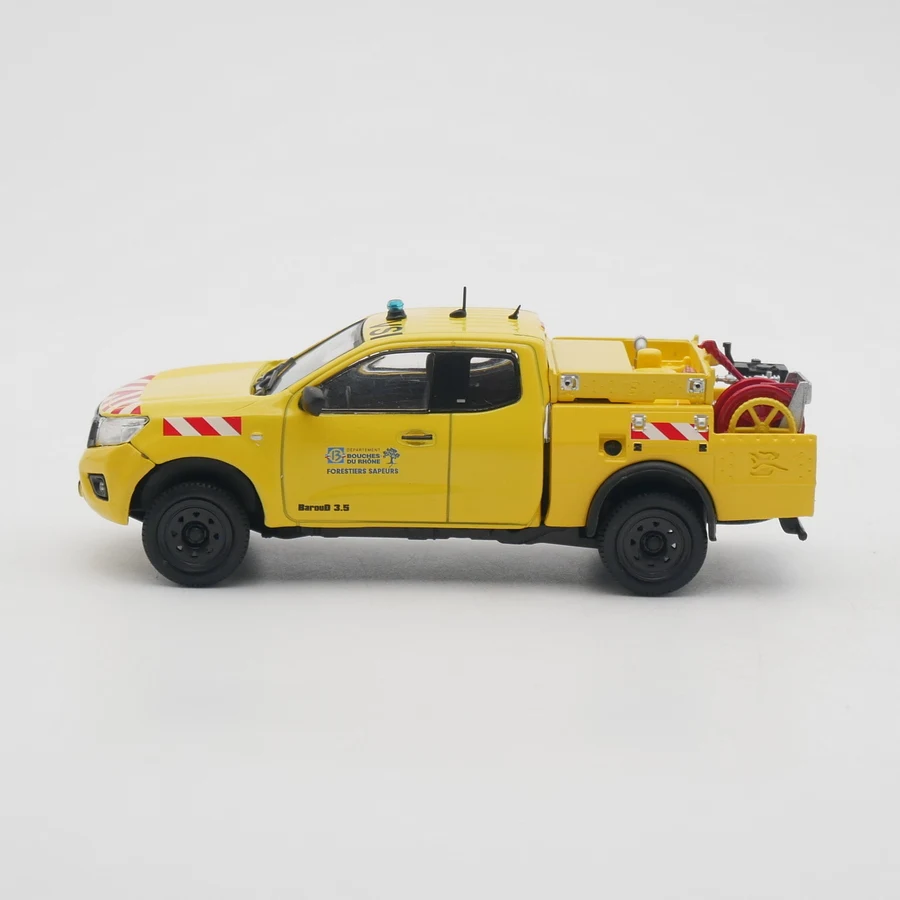 Diecast Ixo Escala 1:43 Nissan Baroud VPF Nissan Pika Floresta Francesa Modelo de Motor de Futebol Carro de Brinquedo Liga Modelo de Carro Brinquedo Colecionável