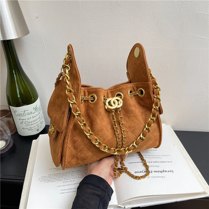 

Elegant Leather Messenger Bag For Women - Crossbody Bag From Luxury Brand By Famous Designer Classic