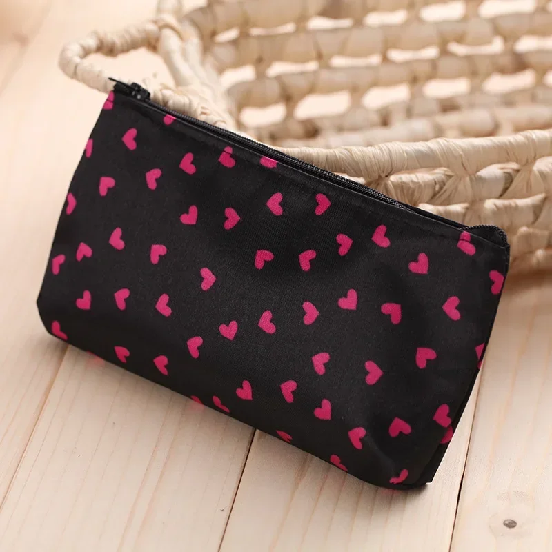 Bolsa de cosméticos para niña, bolsa de maquillaje con estampado de corazón, organizador de artículos de tocador, almacenamiento de lavado, bolsa de