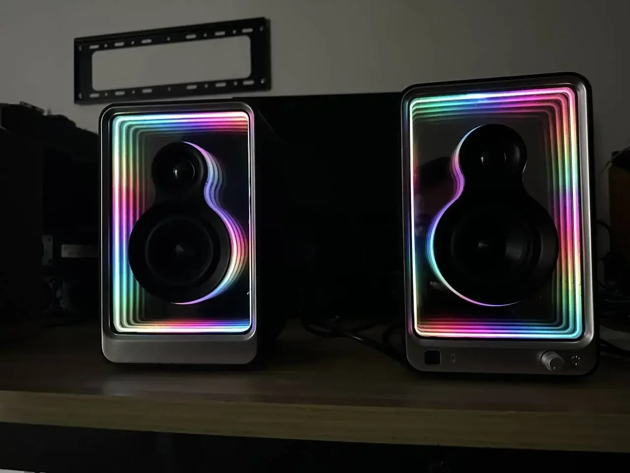 SR15 Series 2.0 Speaker SR15 40W Unique Design 3D Mirror  Beautiful Running Lighting Effects Bookshelf Speakers Computer Gaming