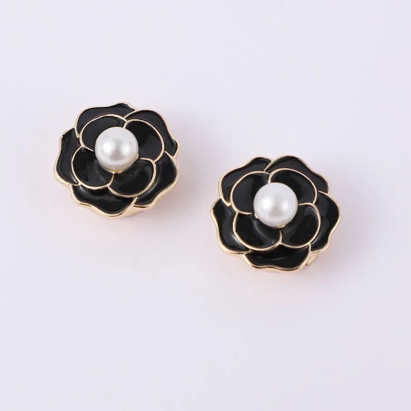 2PCS Neue Mode Perle Blume Manschettenknöpfe für Frauen Luxulry Schmuck Hemd Taste Manschette Links Kleidung DIY Zubehör