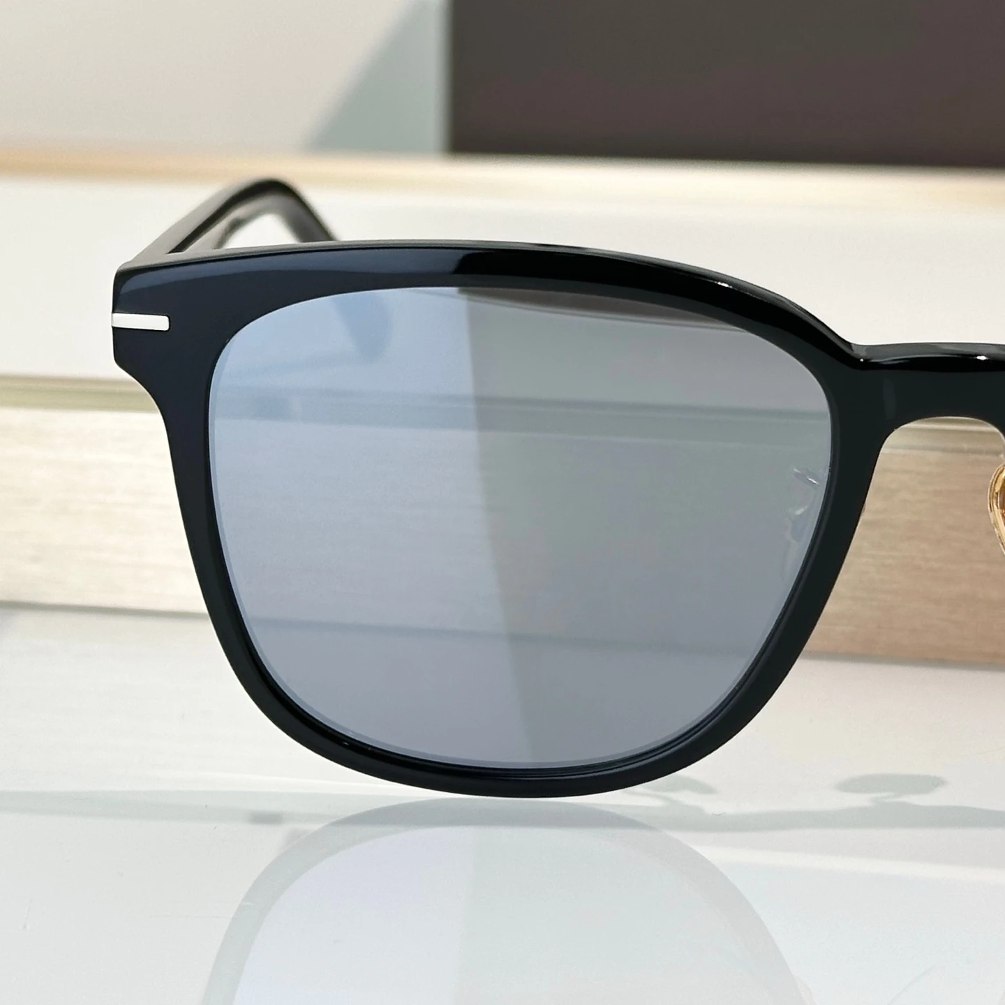1130-K Fashion Sunglasses Man Woman,Iconic Metal Stripe Design,UV Blocking Mirror Lens,Effortlessly Upgrade Daily Outfit
