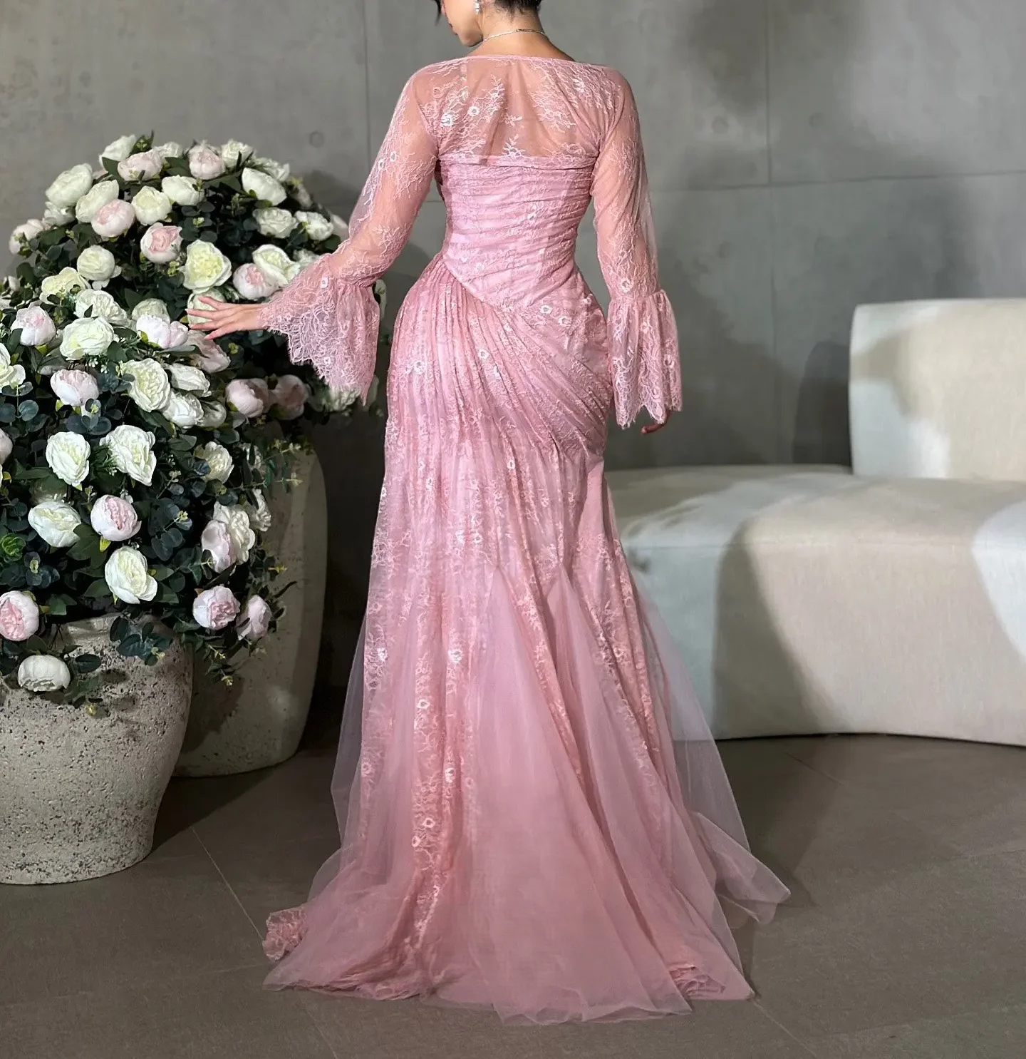 فستان أنيق لحفلات الزفاف للسيدات على شكل قلب وردي من الدانتيل بأكمام طويلة فستان سهرة رسمي حسب الطلب