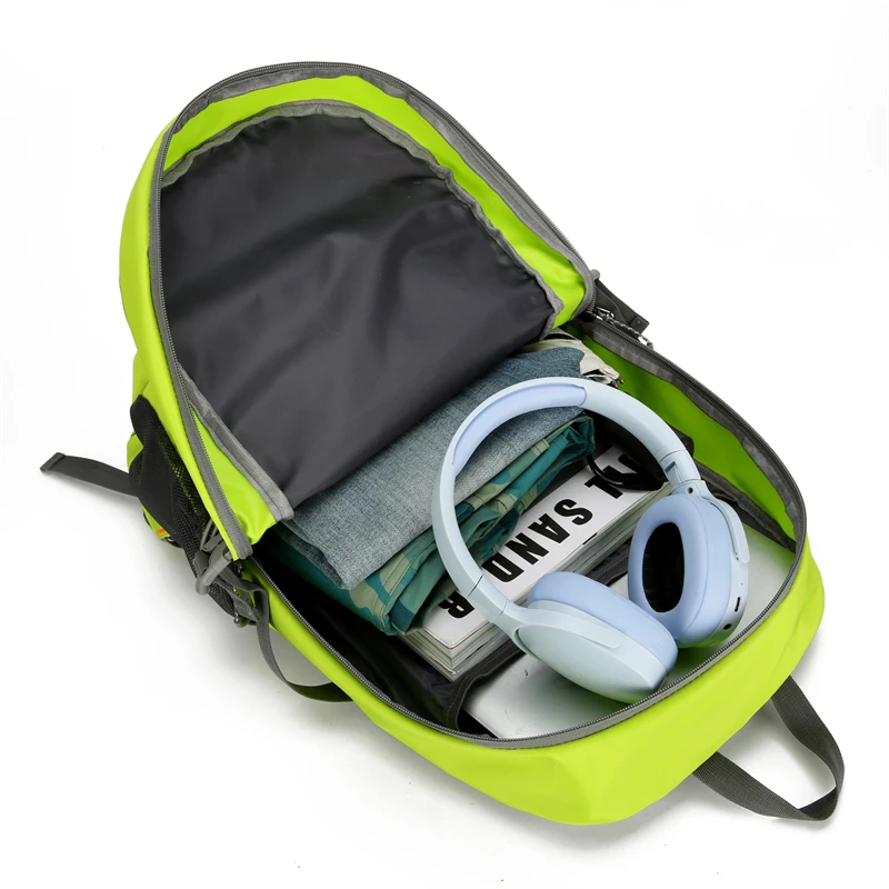 حقيبة ظهر خارجية للرجال بسعة كبيرة للسفر وخفيفة الوزن كاجوال للمشي لمسافات طويلة حقيبة رياضية مقاومة للماء للسفر وتسلق الجبال