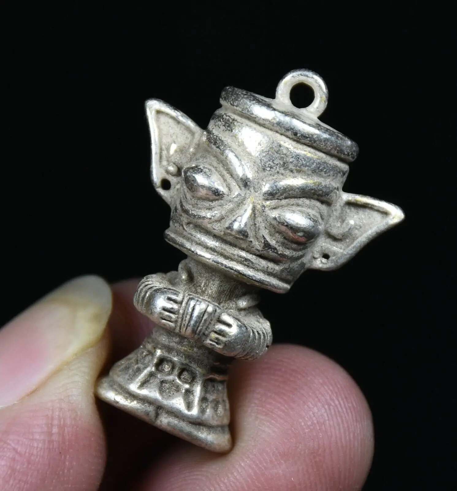 3.5Cm Old Chinese Miao Silver Feng Shui Stand Sanxingdui People Lucky Pendant