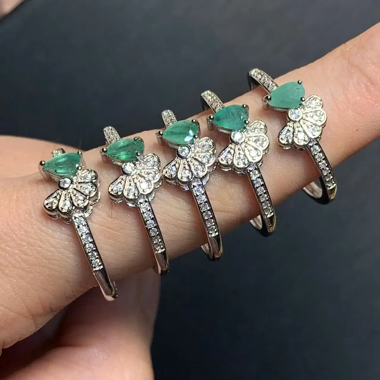 

Natural Emerald Ring Adjustable Female Classic Ring Jewelry for Women Gift Wholesale High Quality Vintage Fine