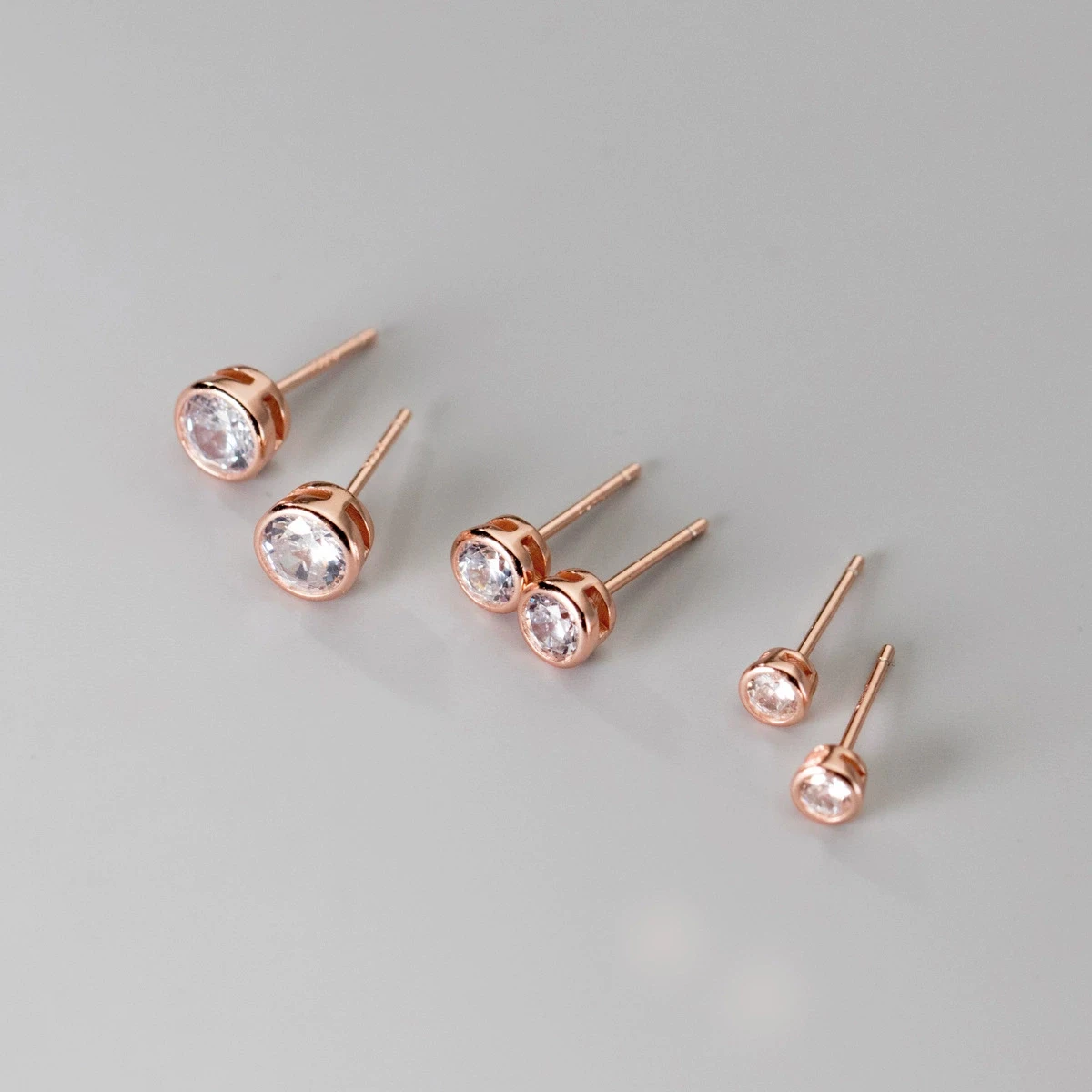 Modian Classic Dazzling Clear CZ Round Studs Earring for Women Fashion 925 Sterling Silver Wedding Engagement Statement Jewelry