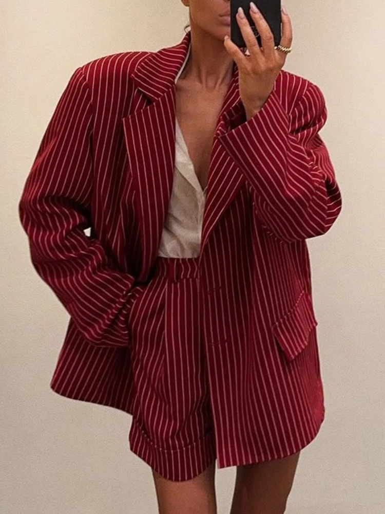 

Tossy Commuter Striped Suit Shorts Two-Piece Set For Women Lapel Long Sleeve Blazer Top And High-Waist Short Pants Two-Piece Set