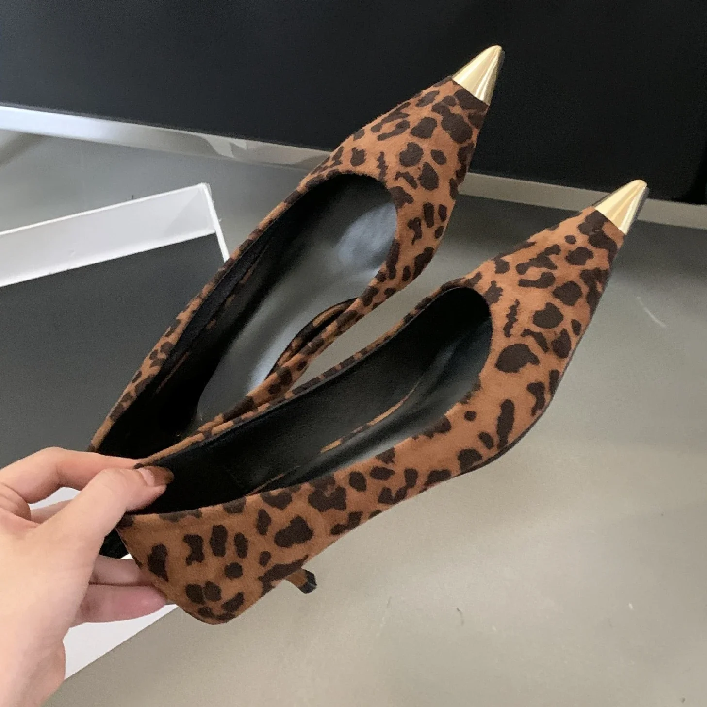 New Sexy Leopard Print Pumps Women Metal Head Shallow Elegant Office Shoes Comforts Frosted Designer Low Heel Women\'s Shoes