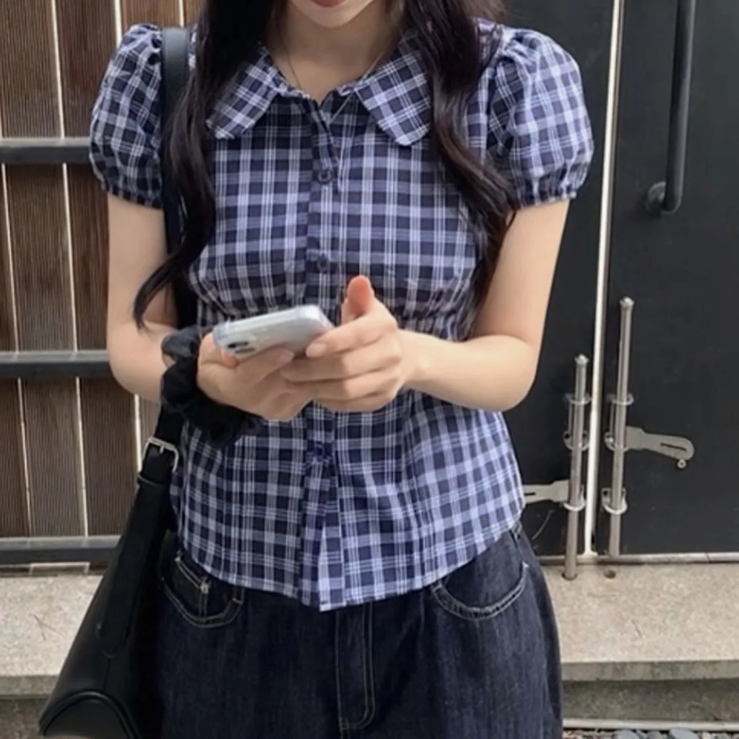 Europäisches und amerikanisches Retro-Blau-Karo-Kurzarm-Taillenshirt für Damen mit Puffärmeln und ausländischem Revers