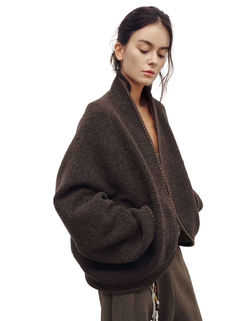 معطف فرو كاجوال من الصوف على شكل شرنقة كبيرة الحجم مكشوف الكتفين