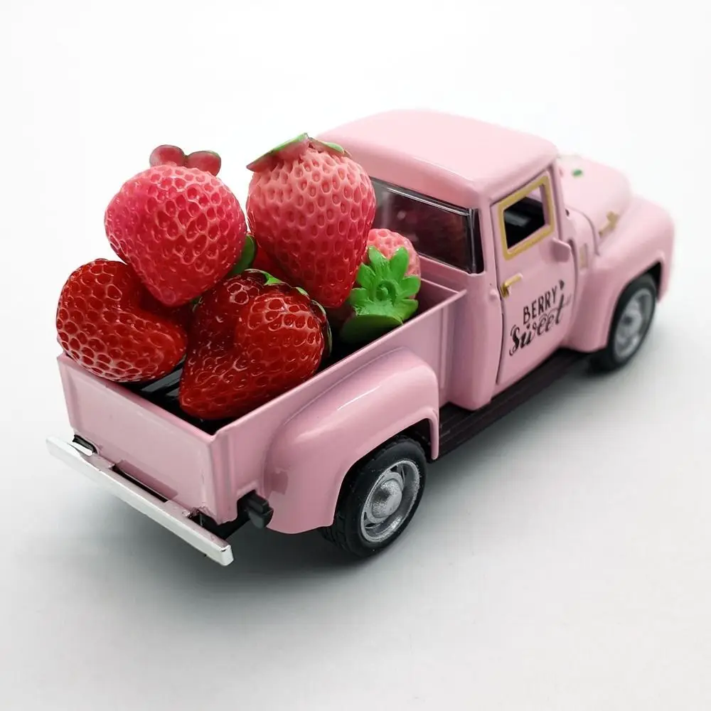 

Statue Vintage Strawberry Truck Decor Figurines Sensory Toy Mini Car Ornament Collectible Funny Metal Car Miniature Model