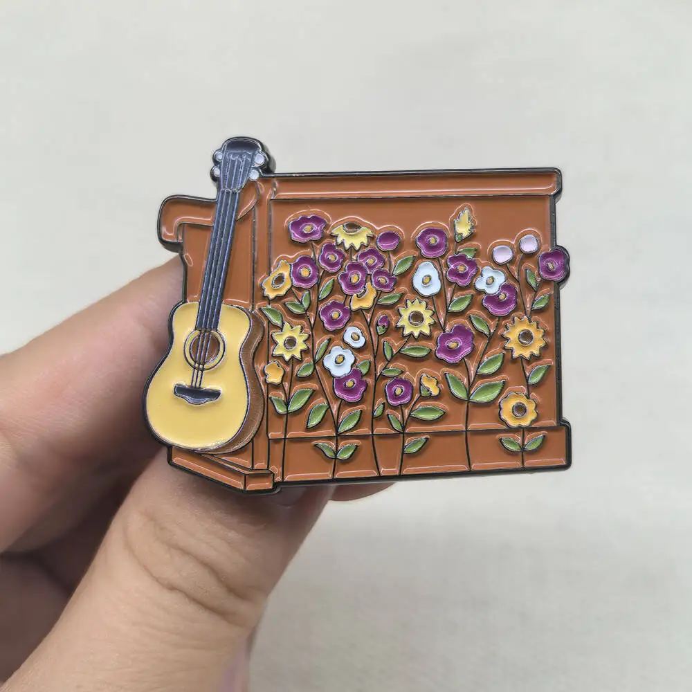 Pin de esmalte de piano y guitarra con canciones sorpresa de la gira Eras, insignia floral de piano, regalo para fanáticos de cantantes, colección de recuerdos, accesorios para conciertos
