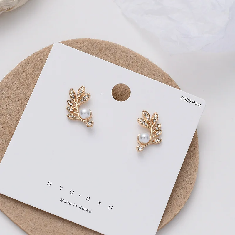 Korean Style Women's Leaves Full Diamond Pearl Stud Earrings Zircon Compact Temperamental Earrings Golden Leaf Cute Earrings