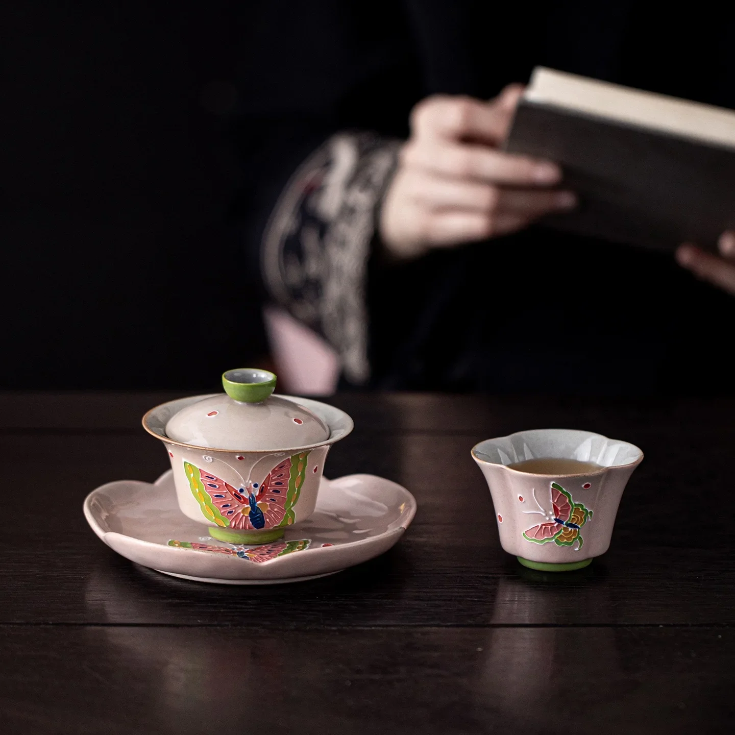 1PC Hand-painted Butterfly Horseshoe Cover Bowl Ceramic Tea Leak Filter Teaware Pot Holder Handmade Tea Sea Fair Cup Even Teacup