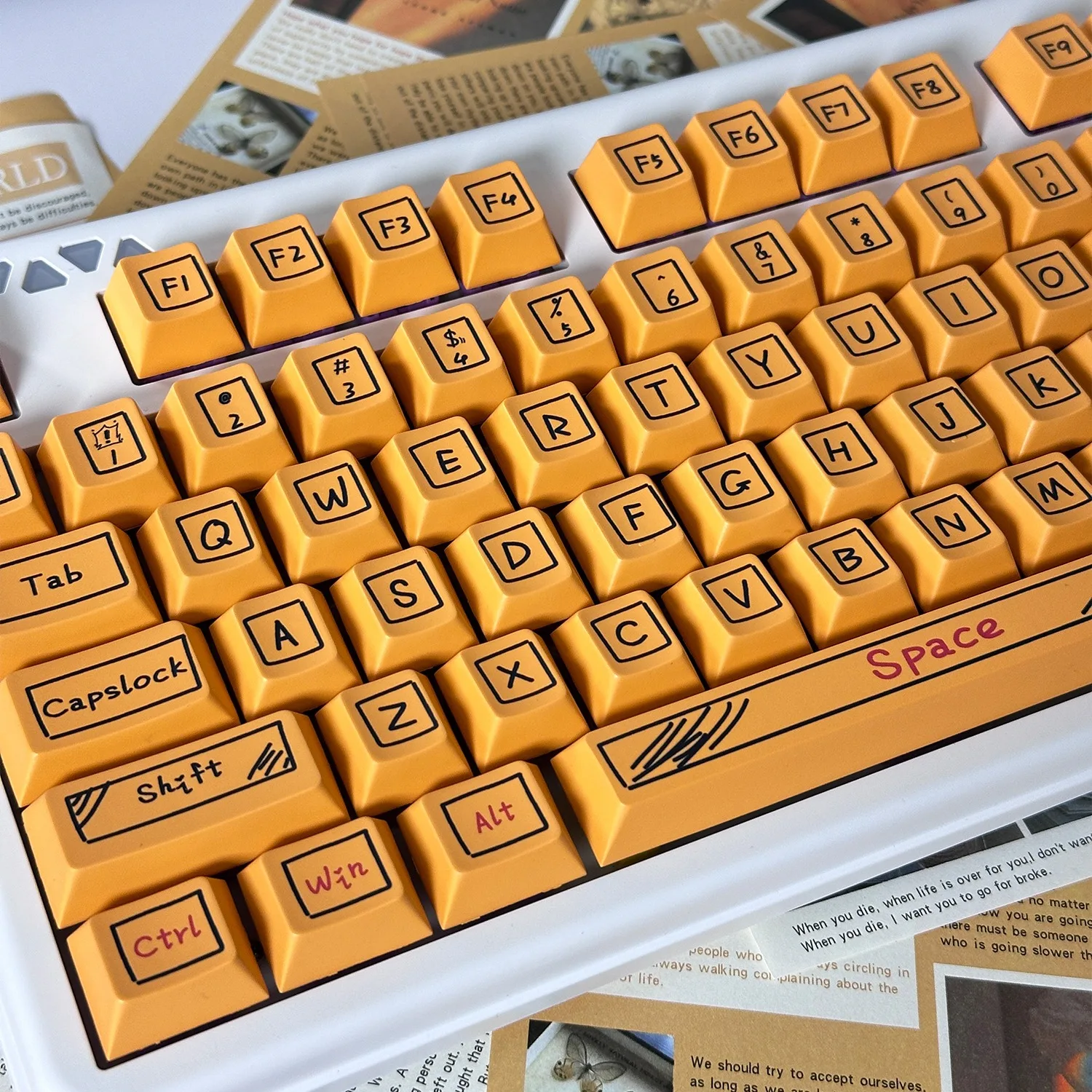 124 Keys Graffiti Theme Keycap Dye Sublimation Cherry Profile PBT Keycaps For Mx Switch Mechanical keyboard Yellow Key Caps GK61