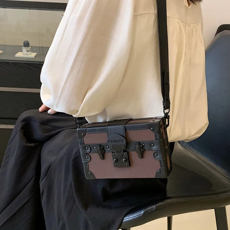 Borse a tracolla per donna 2023 borsa a tracolla di lusso di nuova moda in pelle donna rivetto lettera Party piccola borsa quadrata di alta qualità