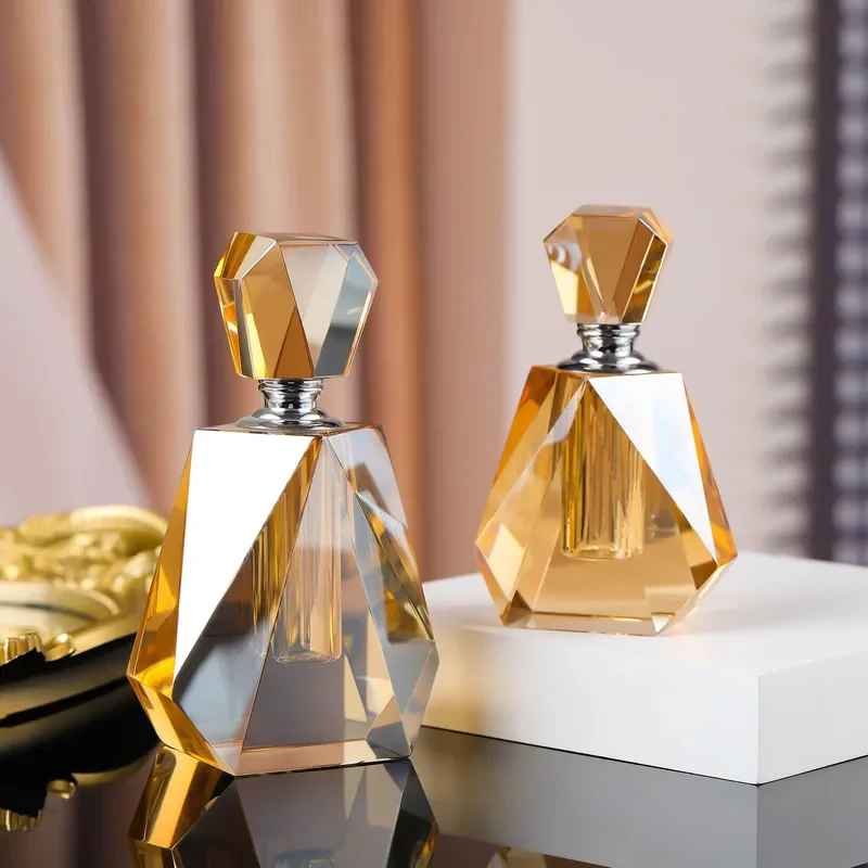 14ml Retro Rhombus Glass Perfume Bottle Vintage Home Decor Aromatherapy Container Elegant Gift for Women DIY Craft Supplies