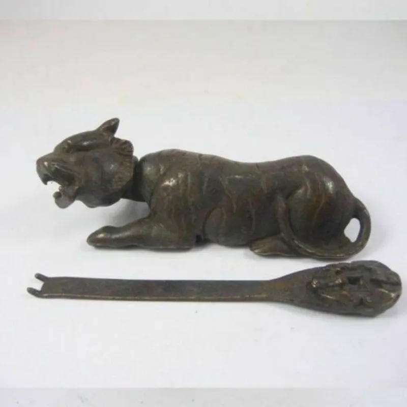 China Handwork Old Bronze Usable Tiger Shaped Lock and Key