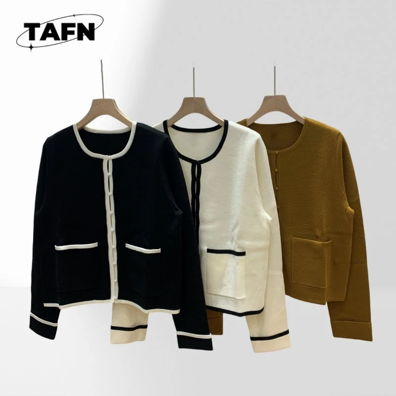 

25 Premium 100% Cashmere Cardigan – Retro Design for Casual Elegance Luxurious Warmth for Casual Settings AK1132