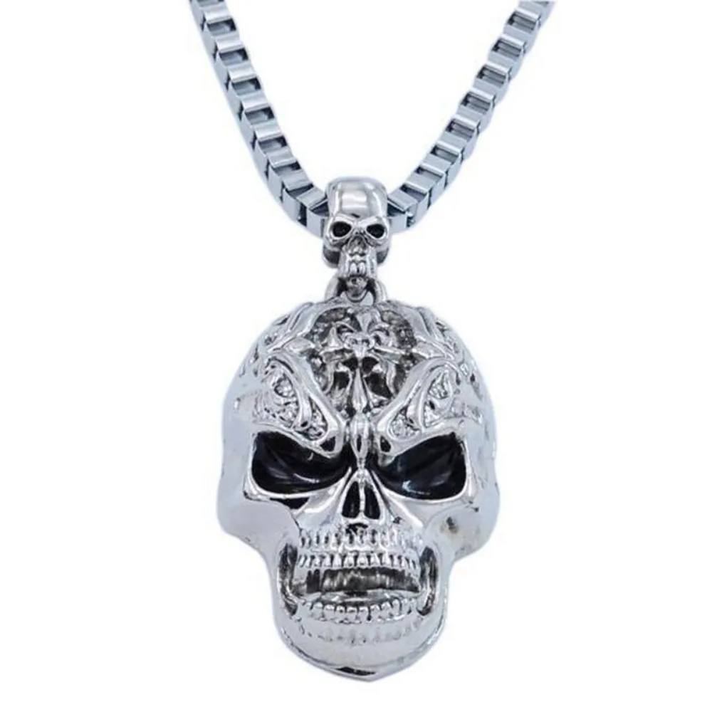 Hip Hop Retro Evil Skull Necklace Metal Skull Pendant Collar Gothic Skull Chain Skull Fashion Men and Women Punk Style Jewelry