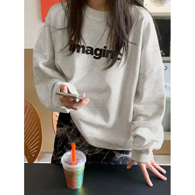 Plus-size fleece-lined crewneck sweatshirt; unisex loose-fit pullover with letter print.