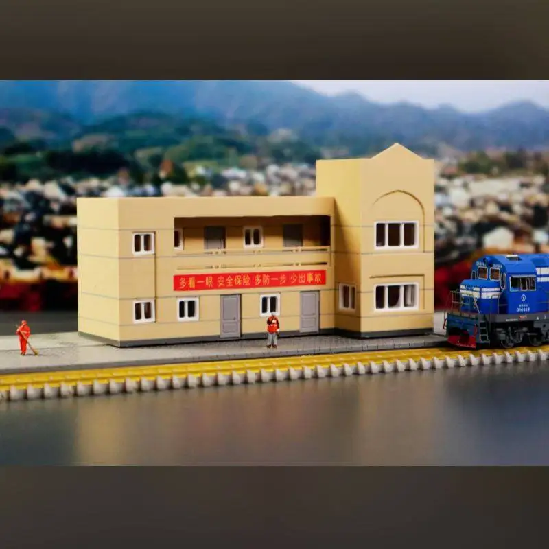 Miniaturowy domek z tworzywa sztucznego do symulacji architektury w skali N, do krajobrazu kolejowego/pejzażu kolejowego/dekoracji w skali 1:150, 1 zestaw