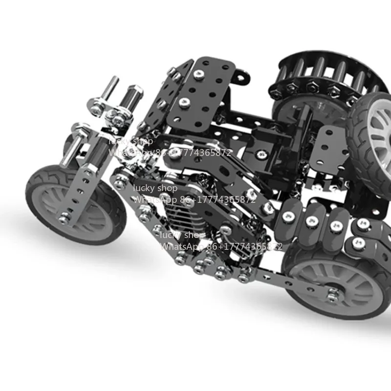 

Creative DIY Assembles Children's Hand Screws To Assemble The Metal Model of The Side Three-wheeled Motorcycle