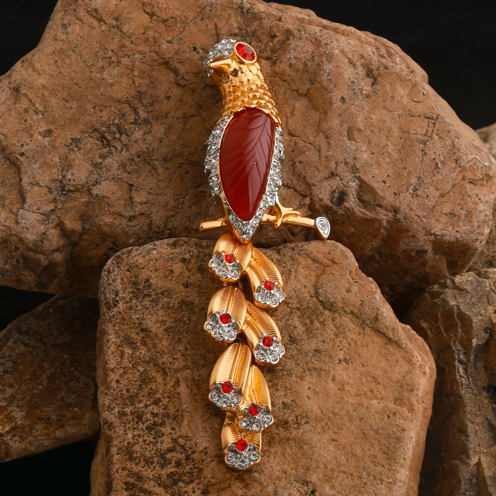 

Red Bird Brooch with Rhinestones,Versatile Vintage Design, Elegant and Sophisticated Accessory