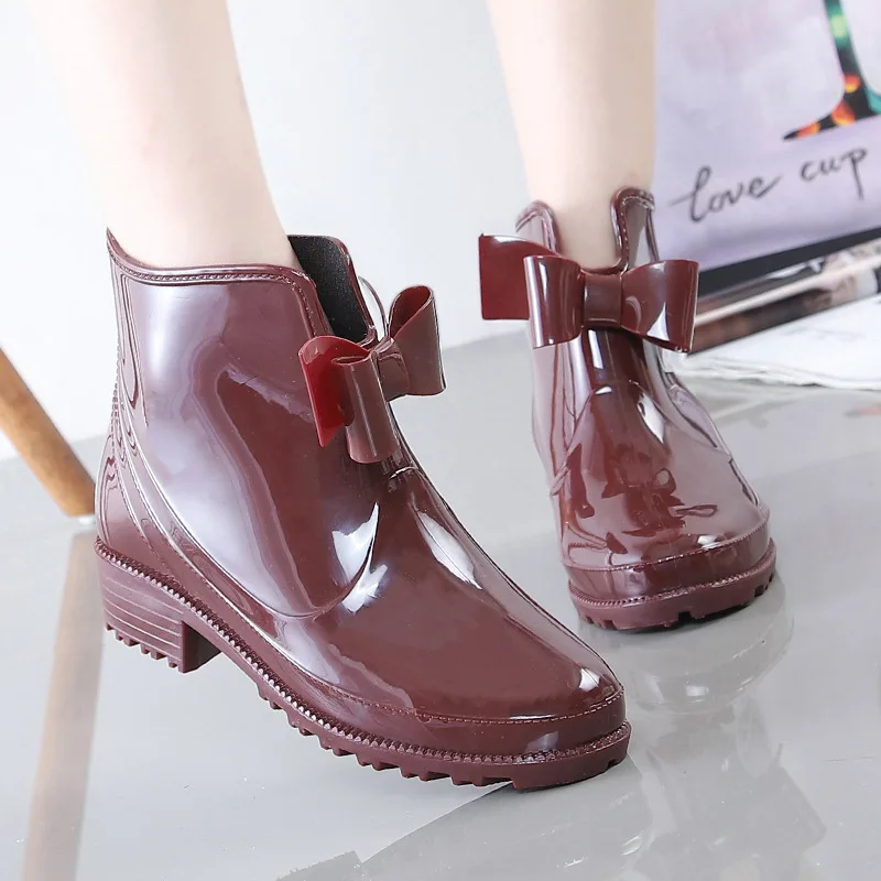 New Fashion Women Rain Boots Fashion Non-Slip Women's Water Shoes Flat Bottom Women Velvet Short Tube Warm Overshoes