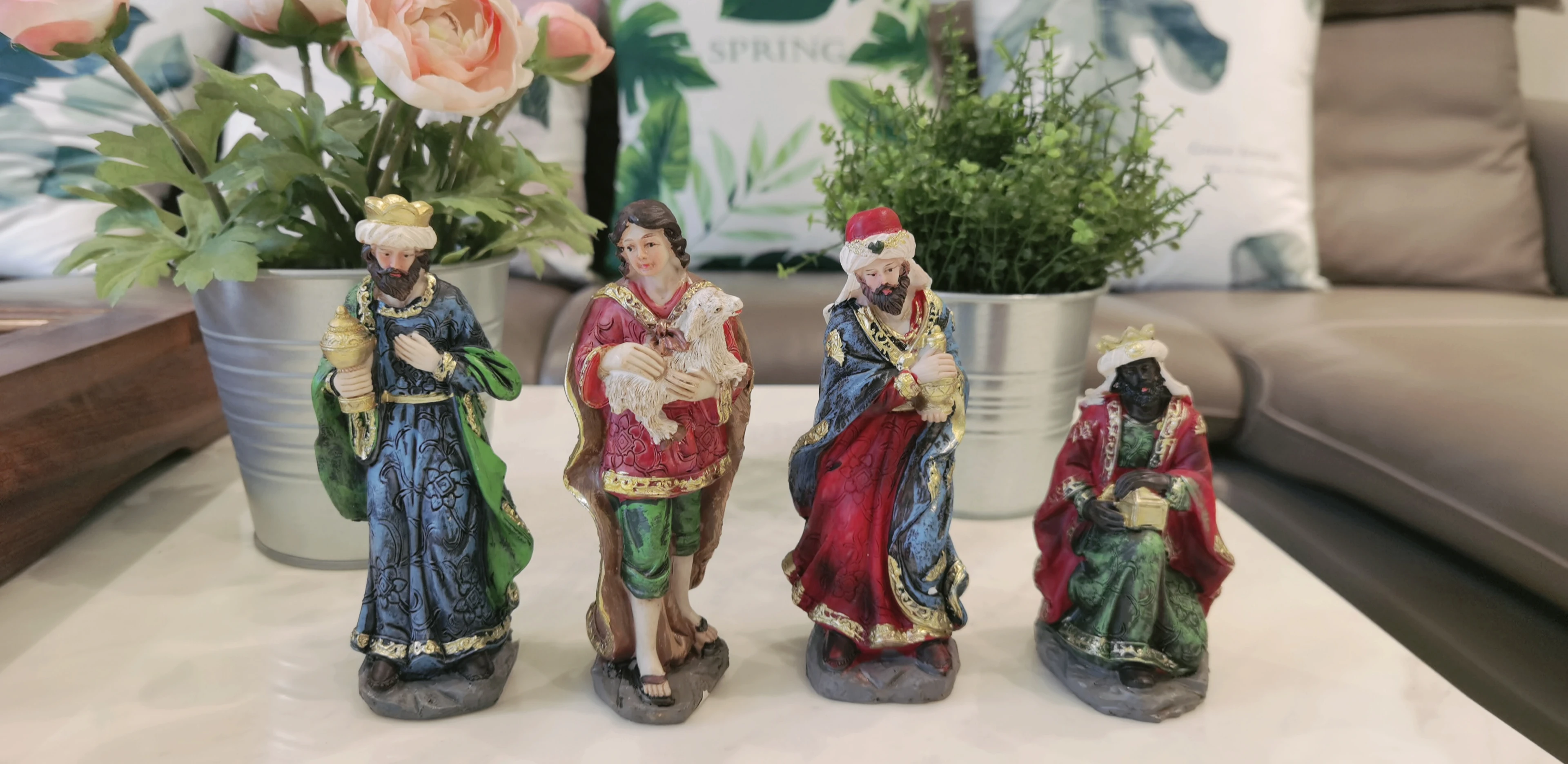 

Resin Crafts Manger Group Jesus Birth Scene Decorations Three kings and Sheepherder Figurines Home Decoration Church Gifts