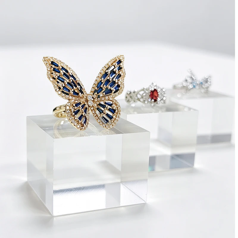 Acrylic Solid Cube Display Base, Transparent Crystal Square Column Stand, Jewelry and Model Display Stand, 2-Piece Set / 4-Piece Set with Multiple Specifications Available, High-Transparency Acrylic Solid Cube Base, Transparent Square Column Display Stand, Craft Model Jewelry Display Stand, 2Pc/4Pc Set