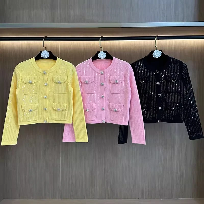 

Весна 2026. Женский блестящий вязаный кардиган с круглым вырезом. Высококачественный модный трикотажный комплект с несколькими карманами и полуюбкой.