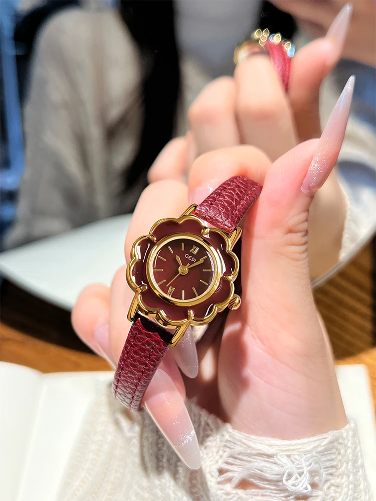 

Vintage-style leather floral design luxury women's watch, women's gift, exquisite ladies' wristwatch, women's collection.