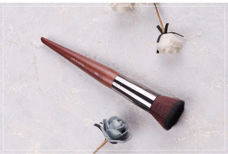 MUF-serie make-upborstel MUF154 Foundation Brush met platte kop Zachte vezelharen Bruin handvat Gladde foundationborstel met platte kop