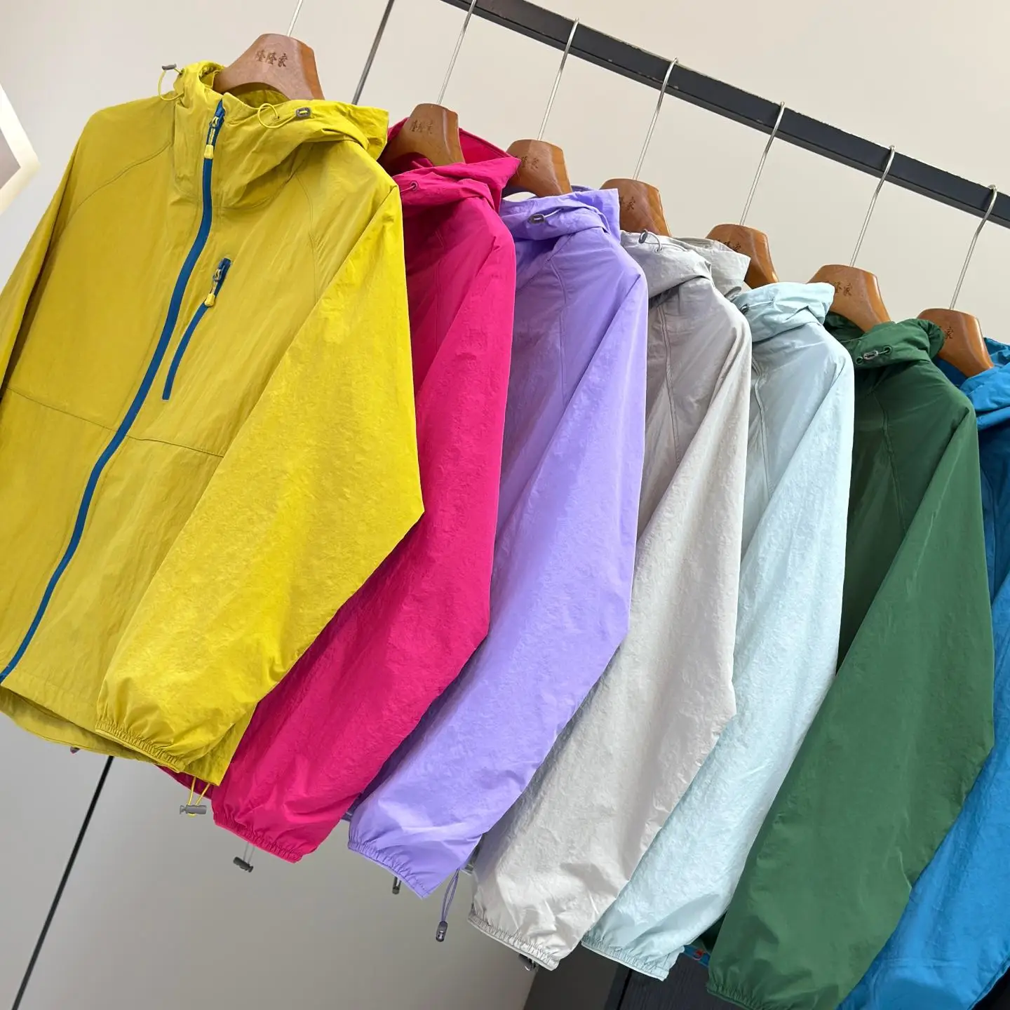 UPF50 UV Protection Lightweight Breathable Outdoor Hooded Sun Protection Jacket Durable Nylon Long Sleeve Zipper Closure Wome...