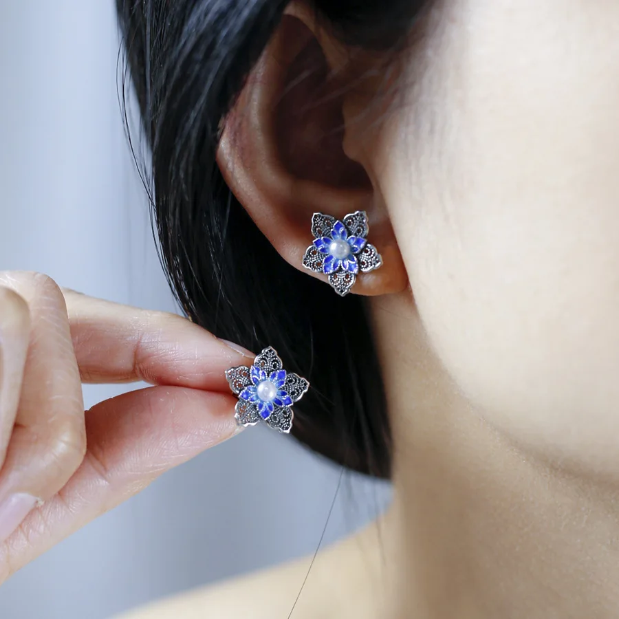 

Blue Retro Hollowed-out Stud Earrings, Natural Freshwater Pearl Pure Silver Filigree Enamel Color Earrings, Light Luxury