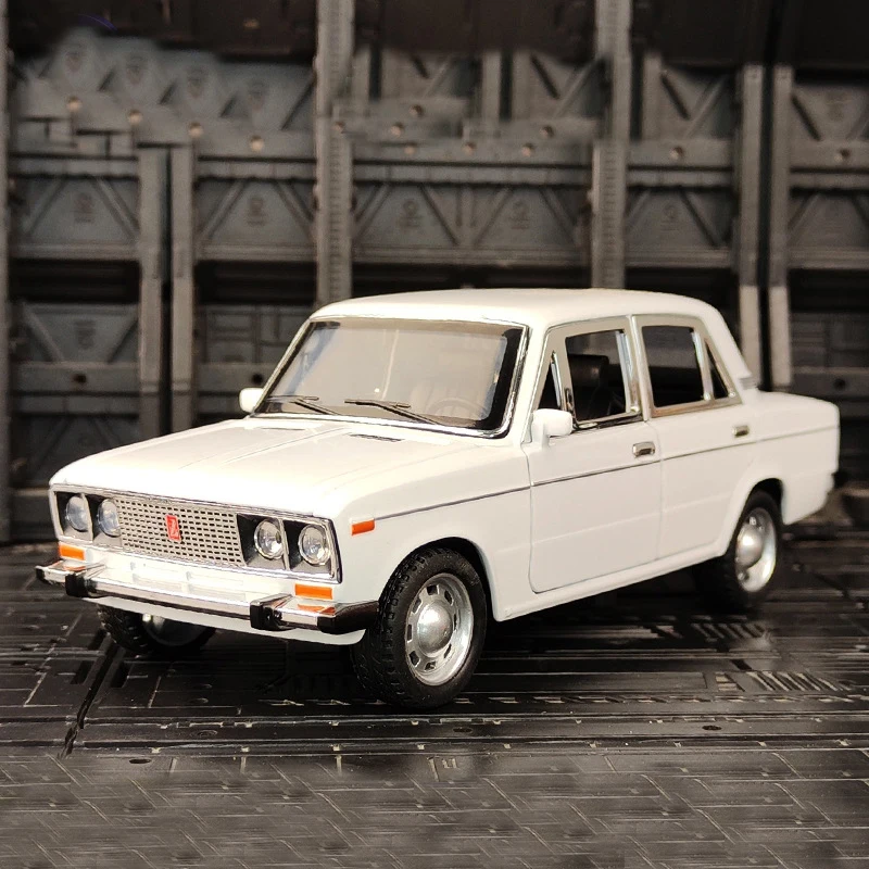 1:24 LADA คลาสสิกรถอัลลอยด์รุ่นรถ Diecast โลหะการจำลองของเล่นรถดึงกลับรถเสียงคอลเลกชันเด็กของขวัญ