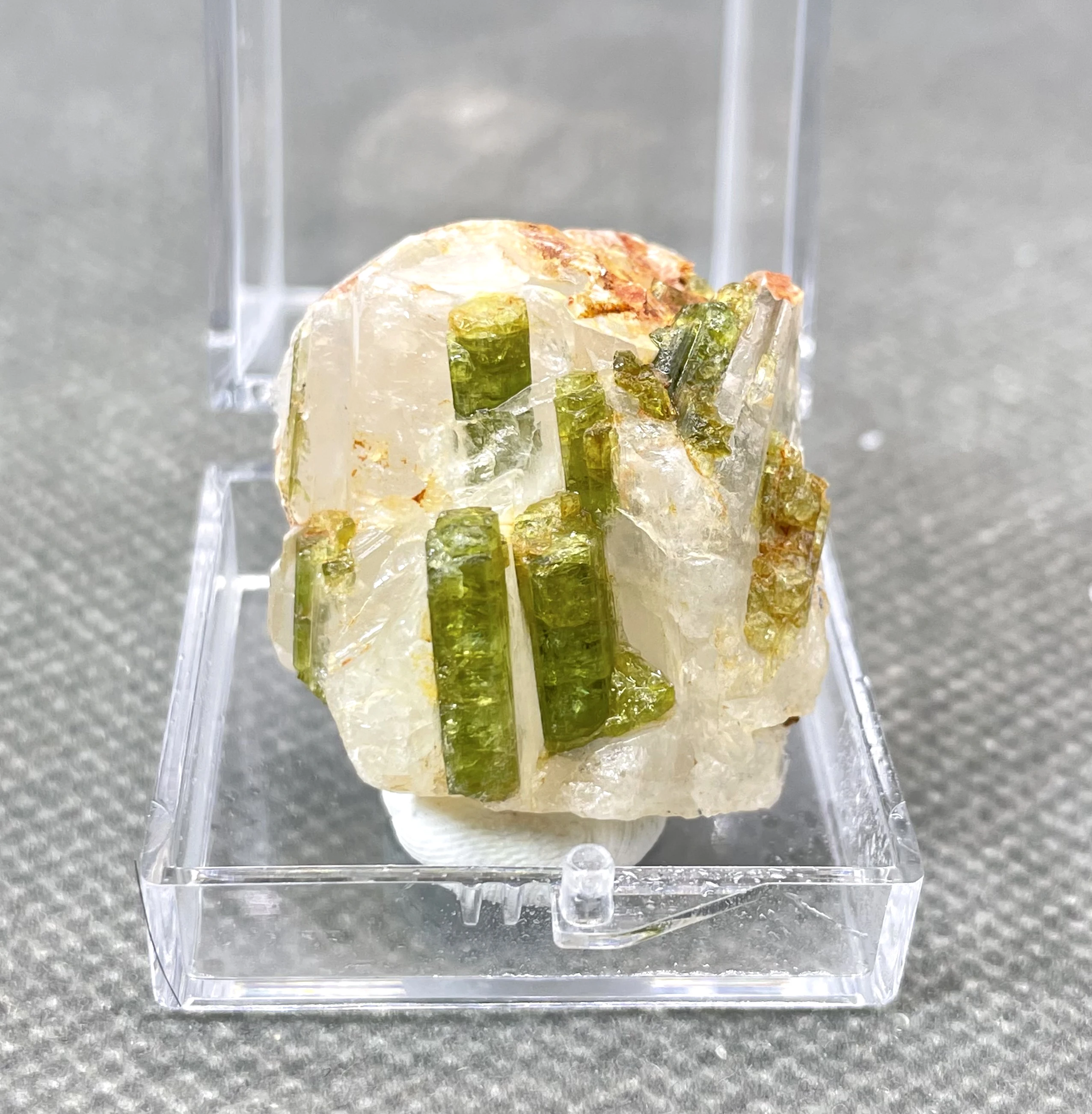 NEW! 100% Natural green tourmaline pillars mineral crystal specimens stones and crystals quartz crystals + box size 3.4cm