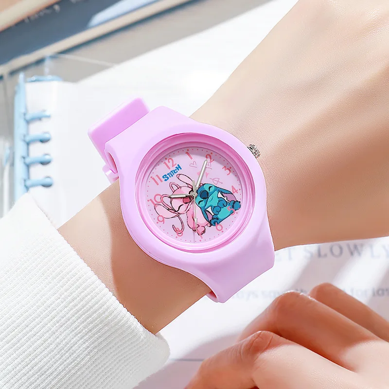 Cartoon-Muster Stich Mädchen Uhr Kinder Große Runde Zifferblatt Kinder Uhr Student Anime Peripheriegeräte Geburtstag Geschenke Jungen Spielzeug