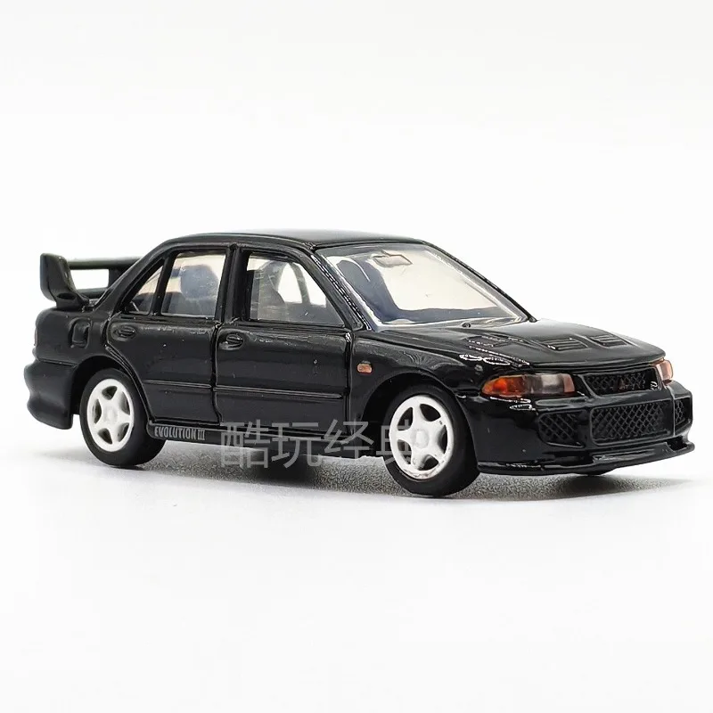 TAKARA TOMY Mitsubishi Lancer Evo III Modellauto - close-up view